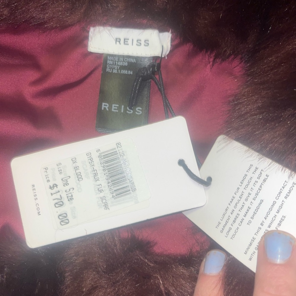 NWT REISS
Gypsy Faux Fur Scarf In the color “Ox Blood” - Picture 4 of 6